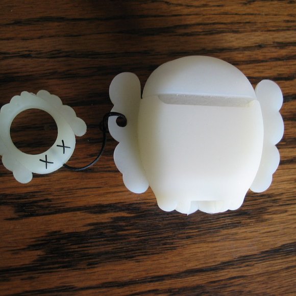 Airpod Case Glow-in-the-dark Silicone Used once - Picture 2 of 4